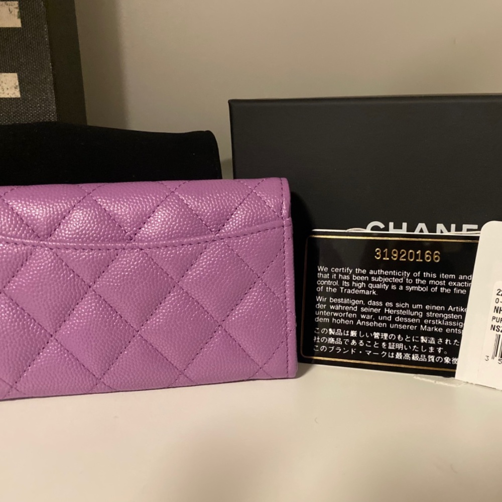 [SOLD] Chanel classic flap cardholder - Picture 6 of 6